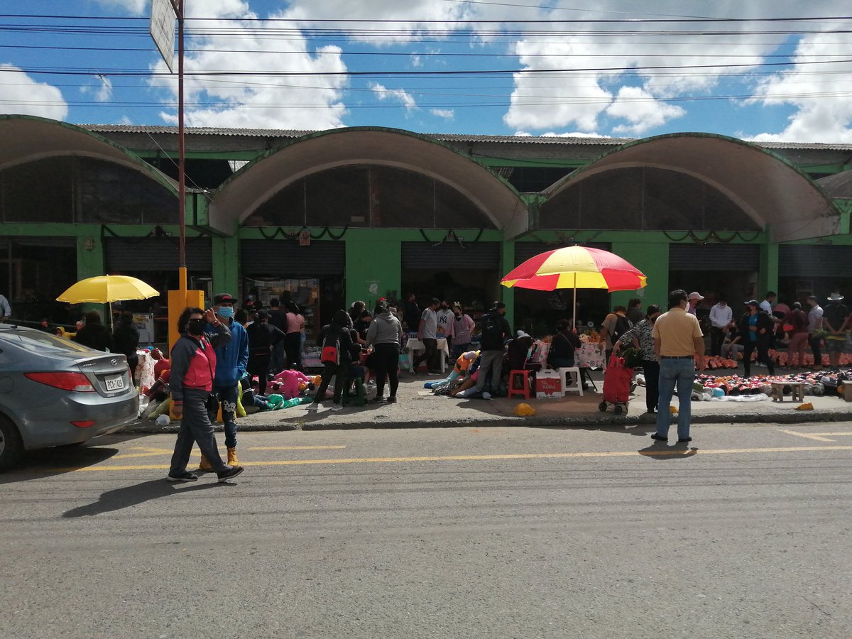 JordyEnc's tweet photo. Sector El Mayorista la mañana de hoy, gran afluencia de personas en el último día del año.

@primereporte 
#MiPrimerReporte
#MásHistoriasQueContar https://t.co/FQfF6fS0ZM