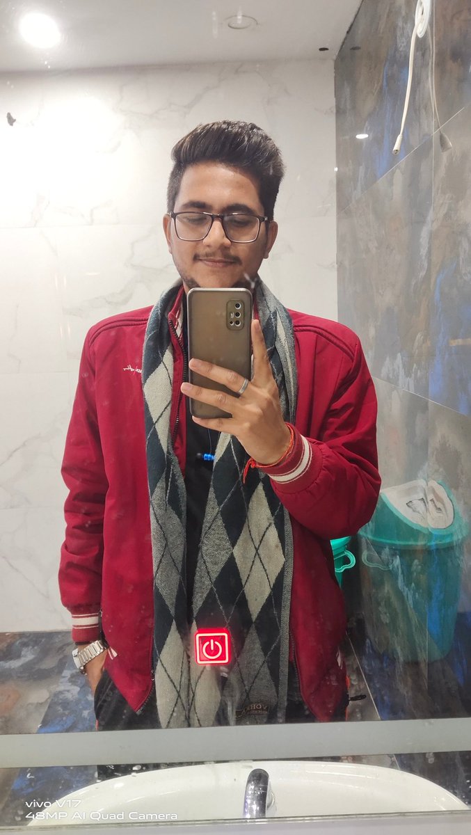 JigyanshuPande5's tweet photo. I'm not perfect &amp; I embrace that 😌🥂 . In this new year we yourself don't change for others &amp; don't compare yourself with others #BeYourself #beimperfect  #HAPPYNEWYEAR2022   #welcome2022 https://t.co/3qGz0Rw3cj