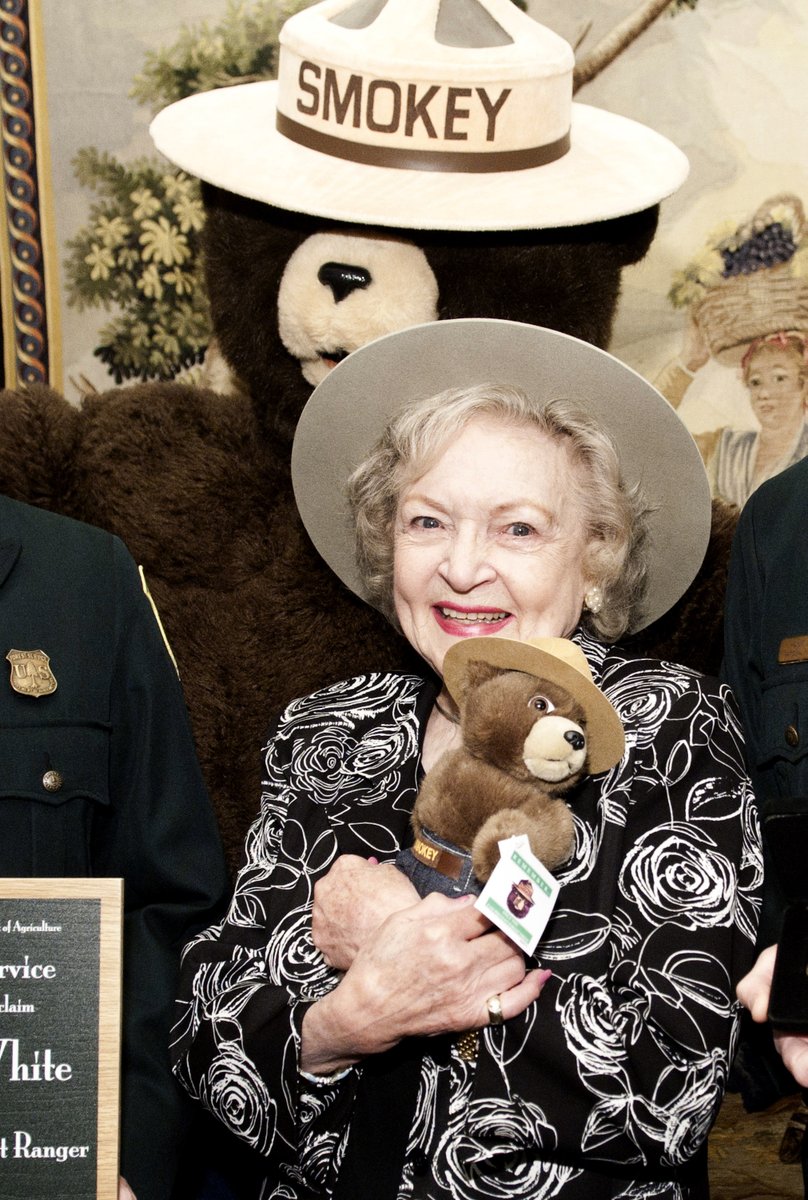 Smokey Bear tweet media