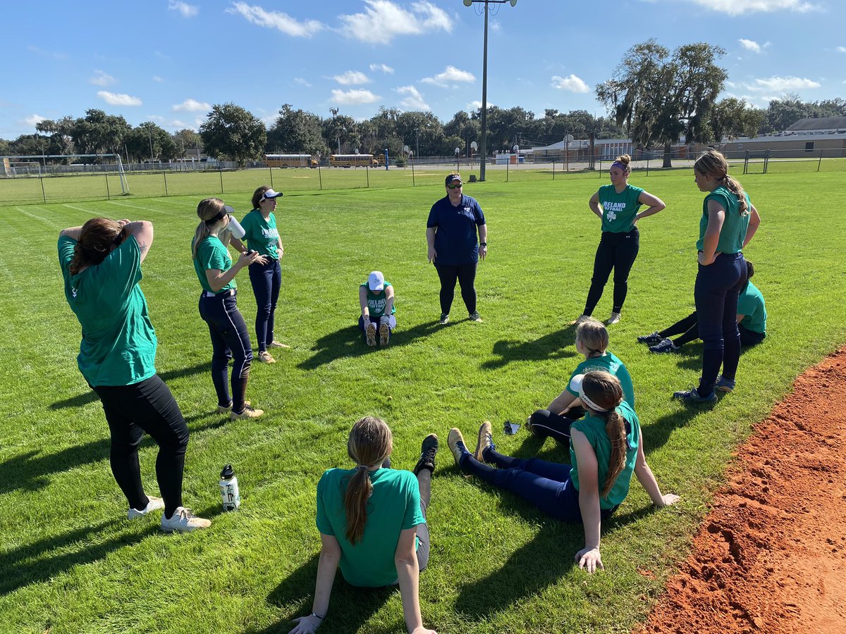 IrishFPSoftball's tweet image. All good things come to an end. Amazing week of work with very talented and proud players. Finished with a top performance from a very young team against a nationally ranked high school! #webleedgreen #futureisgreen thank you ladies!