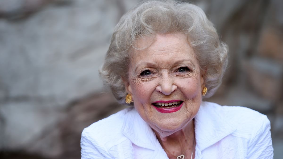 IntrovertUnlea1's tweet image. A sad end to a tough year. Thank you for being a friend...
#bettywhite #Betty