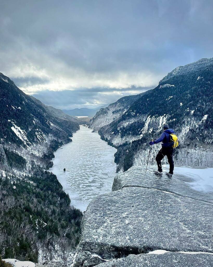 Happy New Year!
Here’s to new beginnings and a better year in 2022
#happynewyear #happy2022🎄❤️☃️ #nature #adirondackmountains #indianhead #breath #mountains #hike #staysafe #bewell #whatbeekeepersdoinwinter #highpeaks instagr.am/p/CYKO3FQOTLY/