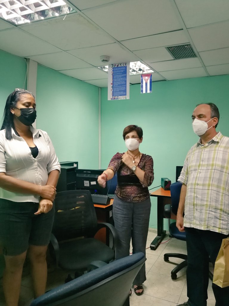 YuzaimaCardona's tweet photo. Como parte de la visita este 31 de diciembre al @ICRTdeCuba el compañero Rogelio Polanco @RPolancoF llegó al Sistema Informativo de la @TelevisionCuba1 y departió con sus realizadores. Feliz aniversario 63 de la #RevolucionCubana #CubaViveYCelebra @radio_cubana @alfonso_noya https://t.co/AxJOuU8CQ6