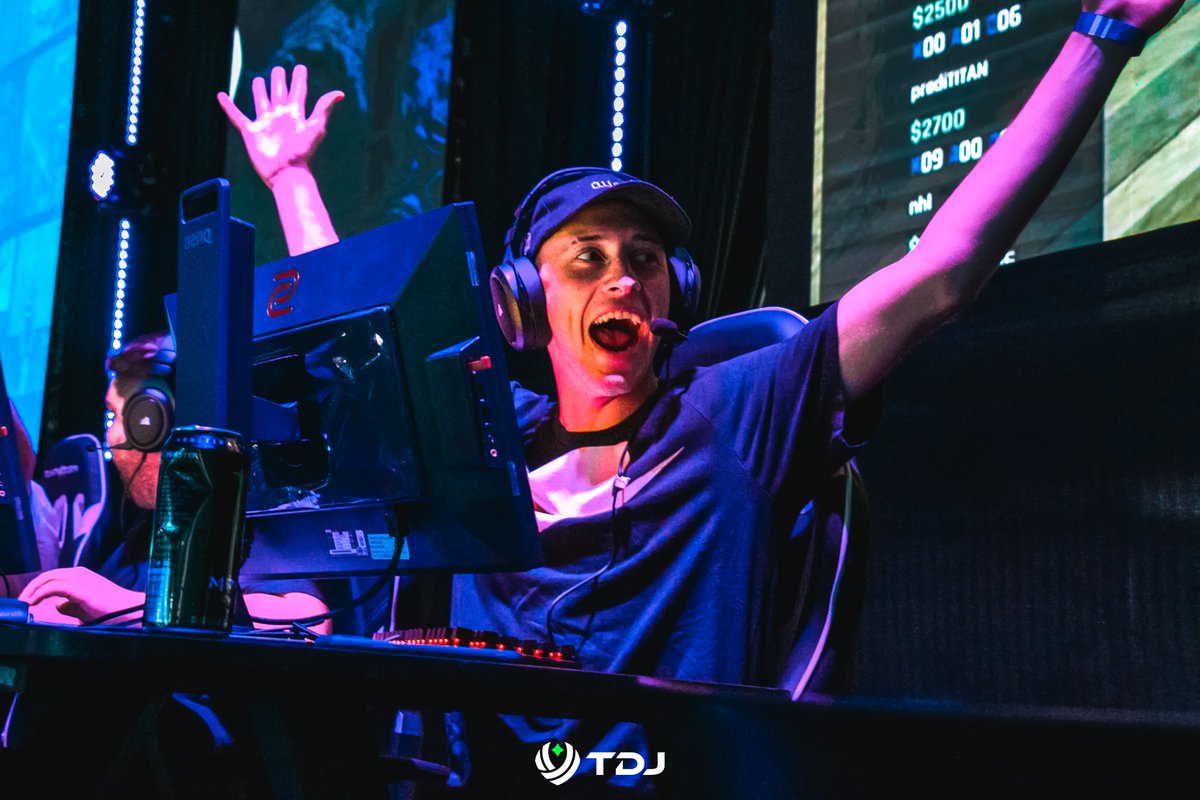 TemporadaJuegos's tweet image. Finaliza un año lleno de emociones, donde dejaremos atrás lo malo, y lo mejor nos quedará

Aparece un nuevo año de oportunidades de crecer, aprender, disfrutar y, sobre todo, lleno de lo que nos gusta hacer 🥂

¡De parte de todo el staff les deseamos un excelente comienzo de año!