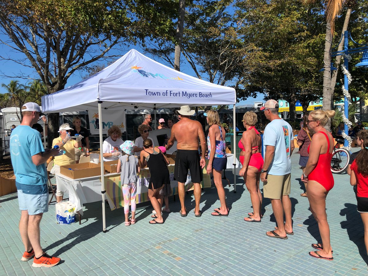 TownofFMB's tweet photo. Today is the Town's 26th birthday and we celebrated with the annual cupcake giveaway in Times Square! We continue the celebrations tonight with fireworks from the FMB pier and a ball drop in Times Square at Midnight. Get the details: https://t.co/4osCmbOO2m
#FMBeHere #NYE2022 https://t.co/qSDEWocYMo