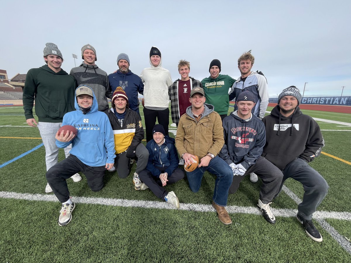 govalorbaseball's tweet photo. Great morning with these alums warming up the gridiron before the CFP! Awesome to reconnect with guys from classes ranging from 2012-2021. Many more from all classes sent their regards. Lifetime connection is what this #Brotherhood is all about! https://t.co/RfnvZO04nX