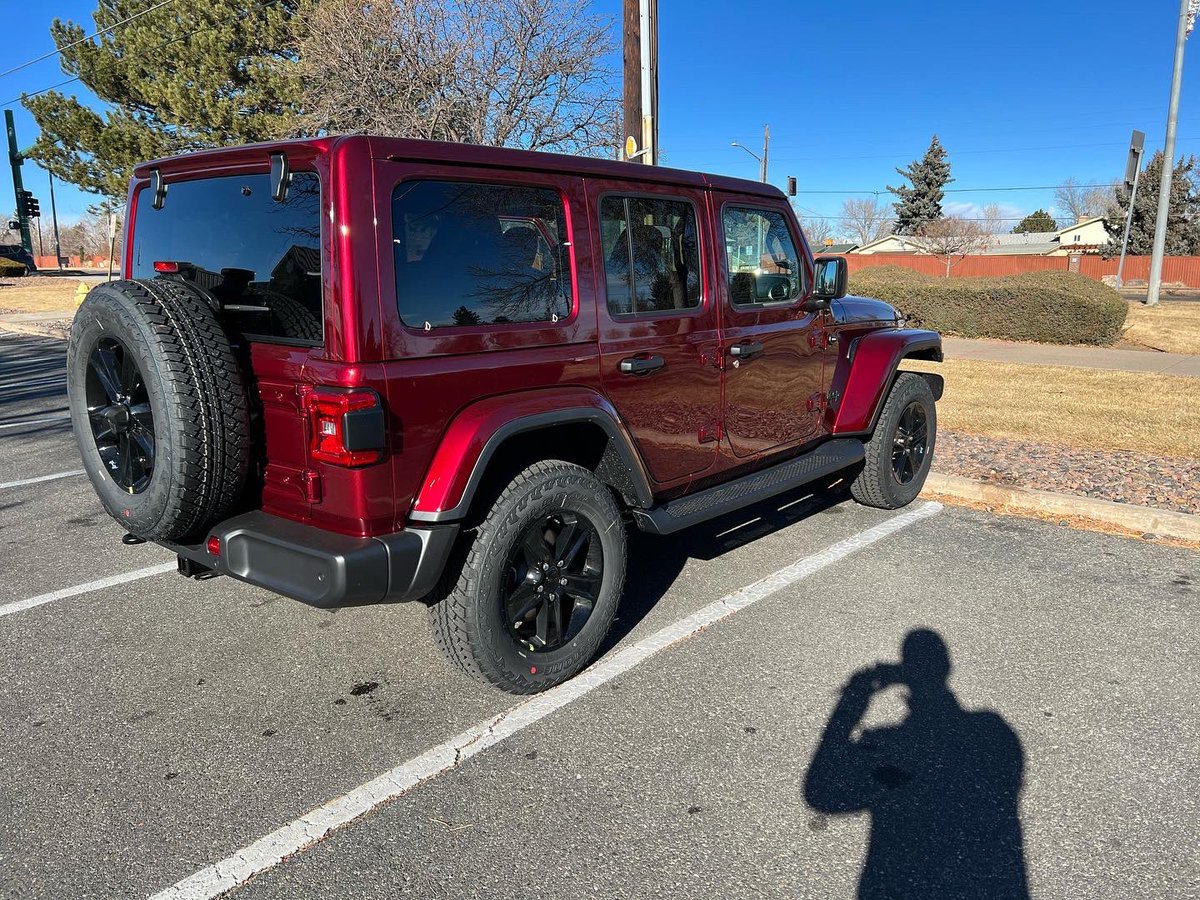 lsanto09's tweet photo. Did a little thing the other day and got myself a Jeep! Can’t wait to off-road in this thing! #jeeplife https://t.co/sWuxyucpbq