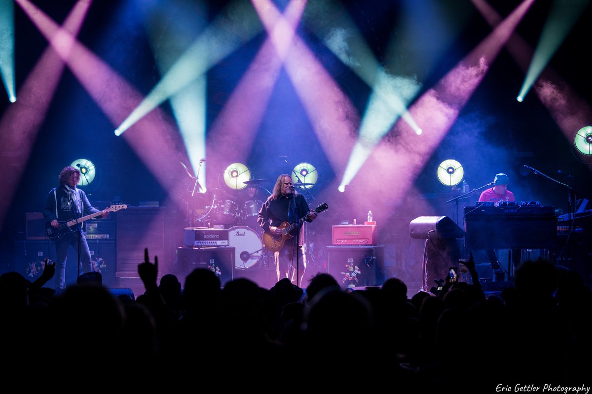 govtmuleband's tweet photo. 2021 was one for the books. Releasing Heavy Load Blues was such a humbling experience, and as much as we say it, we really do have the best fans around. Happy New Year! Wishing you all a happy and healthy 2022. #govtmule #heavyloadblues #mulelive
Photo: Eric Gettler Photography https://t.co/7l1re6PvOC