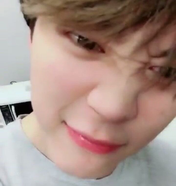 xbts4ever's tweet photo. bu threadi hazırlamamın sebebi jimin'in ve bangtan'ın sözlerinin beni çok rahatlatması ve güven vermesiydi. ben hazırlarken çok keyif aldım, yazdıklarım sizi etkilediyse çok mutlu olurum. hepimize mutlu yıllar ve unutmayın ki kore'nin seul şehrinde sizi anlayan biri var 💗 https://t.co/lJ0yQxxB7q