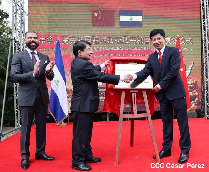LaureanoOrtegaM's tweet photo. Honrados de participar hoy en la reapertura de la Embajada de la República Popular China en Nicaragua. Participamos con las autoridades de nuestro Gobierno y representantes de los Poderes del Estado. Construiremos un futuro brillante de cooperación y hermandad! 🇳🇮 🇨🇳 https://t.co/wyrMu9kWy3