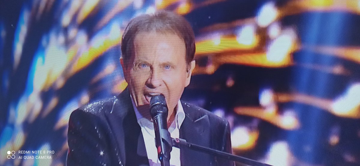 Carluccicd's tweet photo. Voglio essere giovane come @RobyFacchinetti eterno, grande.... Un brivido ascoltarti come sempre #capodannoinmusica #canale5 https://t.co/l9sRQWhD1U