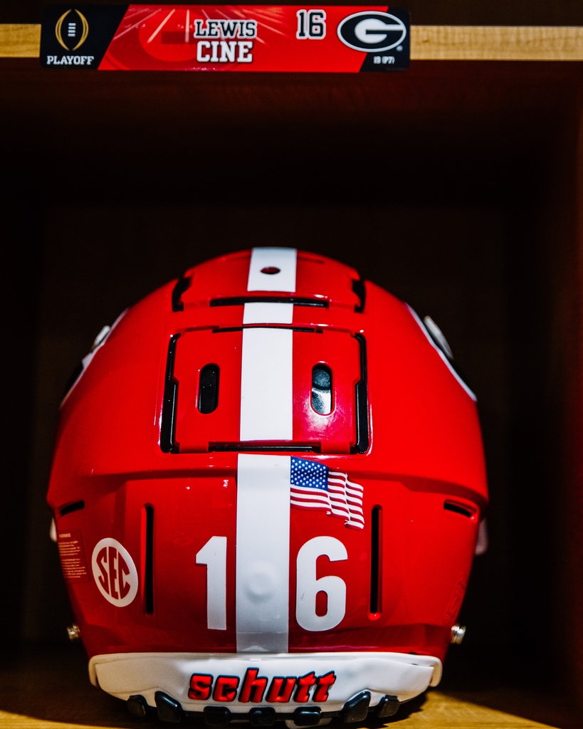 GeorgiaFootball's tweet photo. Suit up. Show out.

#CFBPlayoff | #GoDawgs https://t.co/j152tFxYNk