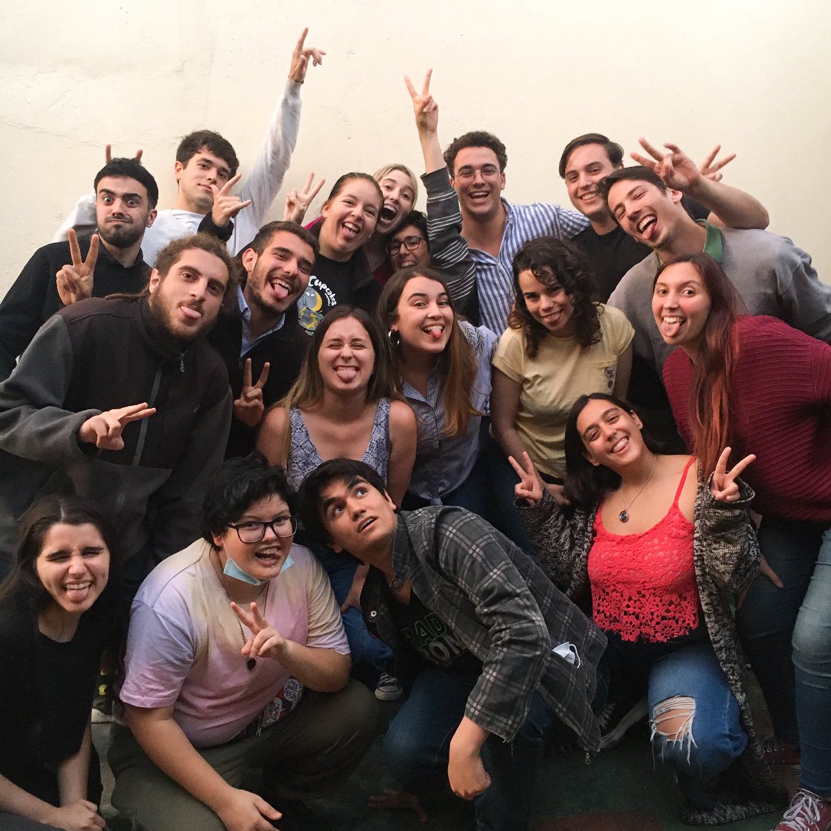 uyempoderando's tweet photo. Desde #UruguayosEmpoderando les agradecemos su compañía en este año, trabajando en equipo con el fin de construir una sociedad cada vez más inclusiva, democrática y promotora de derechos.

Les deseamos un próspero año nuevo donde esperamos volver a encontrarnos. ¡Feliz 2022! 🧡✨ https://t.co/o2jXj6zv0D