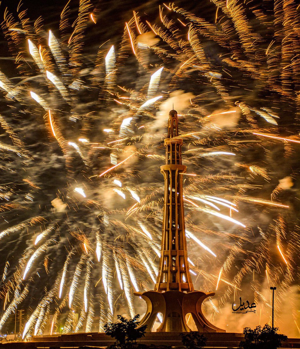 faiza_rafeeq's tweet photo. Wishing you all a happy new year 🎊🎉💥🥳 May this year be filled with joy, peace, safe health &amp; prosperity 😇
#HappyNewYear2020 🎆🥰 https://t.co/0JH83BLViQ