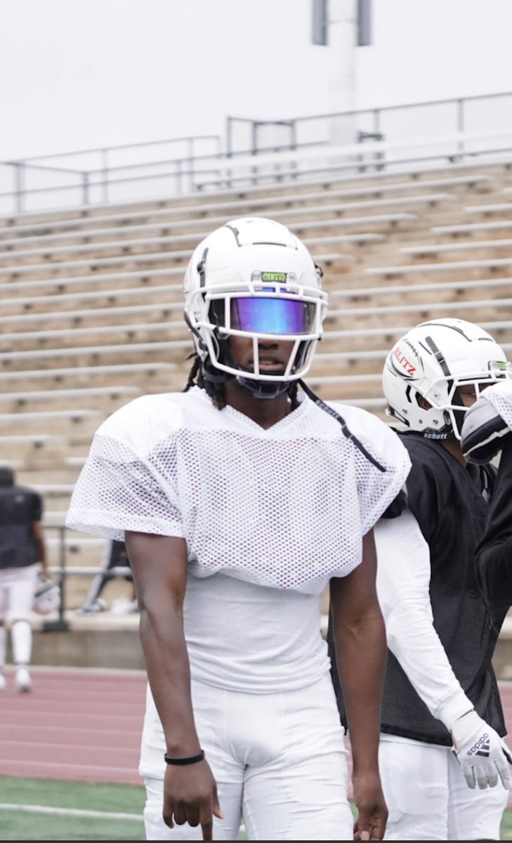MalikRoper5's tweet photo. Last practice of 2021 😤.. @marcvizionz @HighSchoolBlitz https://t.co/ChjbcR7E4G