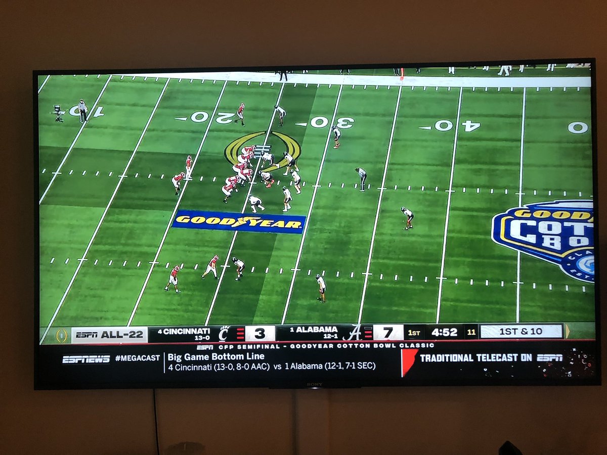 CoachDShack's tweet photo. Watching games:
OL coaches           Vs.    WR coaches https://t.co/UJ67Rm7feu