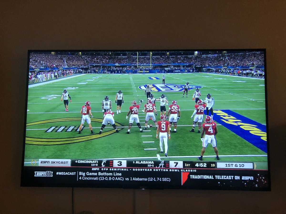 CoachDShack's tweet photo. Watching games:
OL coaches           Vs.    WR coaches https://t.co/UJ67Rm7feu