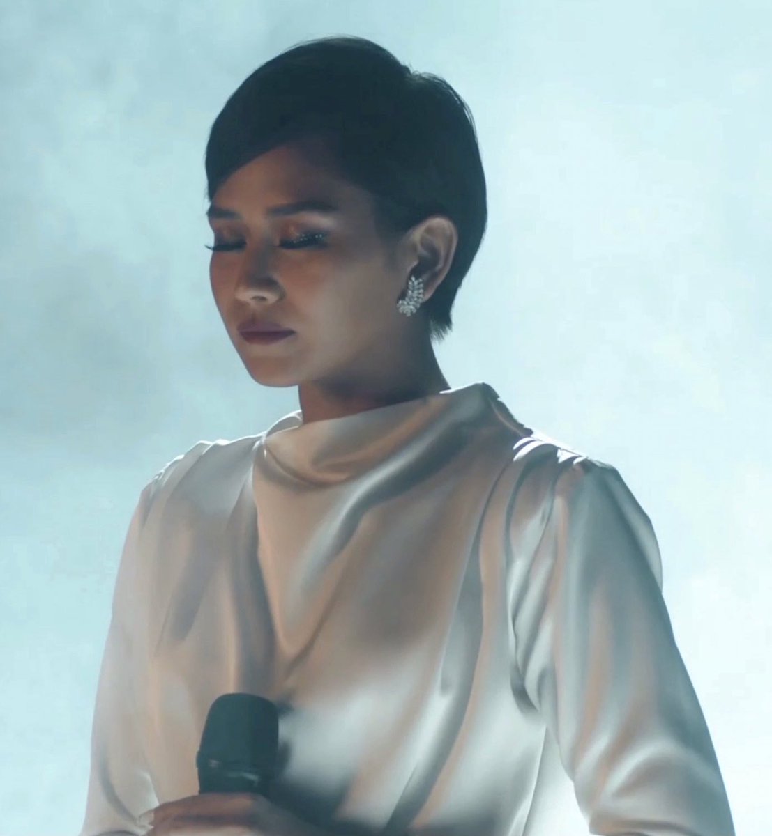 MerlionMatthew's tweet photo. Long hair, short hair, don't care, it's the same soul.

@JustSarahG #SarahGeronimo https://t.co/LrrB1TKhfG