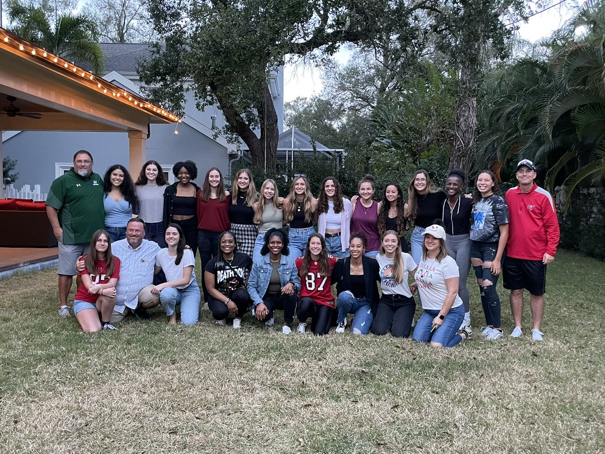 One thing that we love about this program is the support and involvement of our Alumni and families. Want to thank the 30 alumni members (and families) that came to our Robinson Flag Alumni holiday event. We had players representing 10 graduating classes! #LittleThings