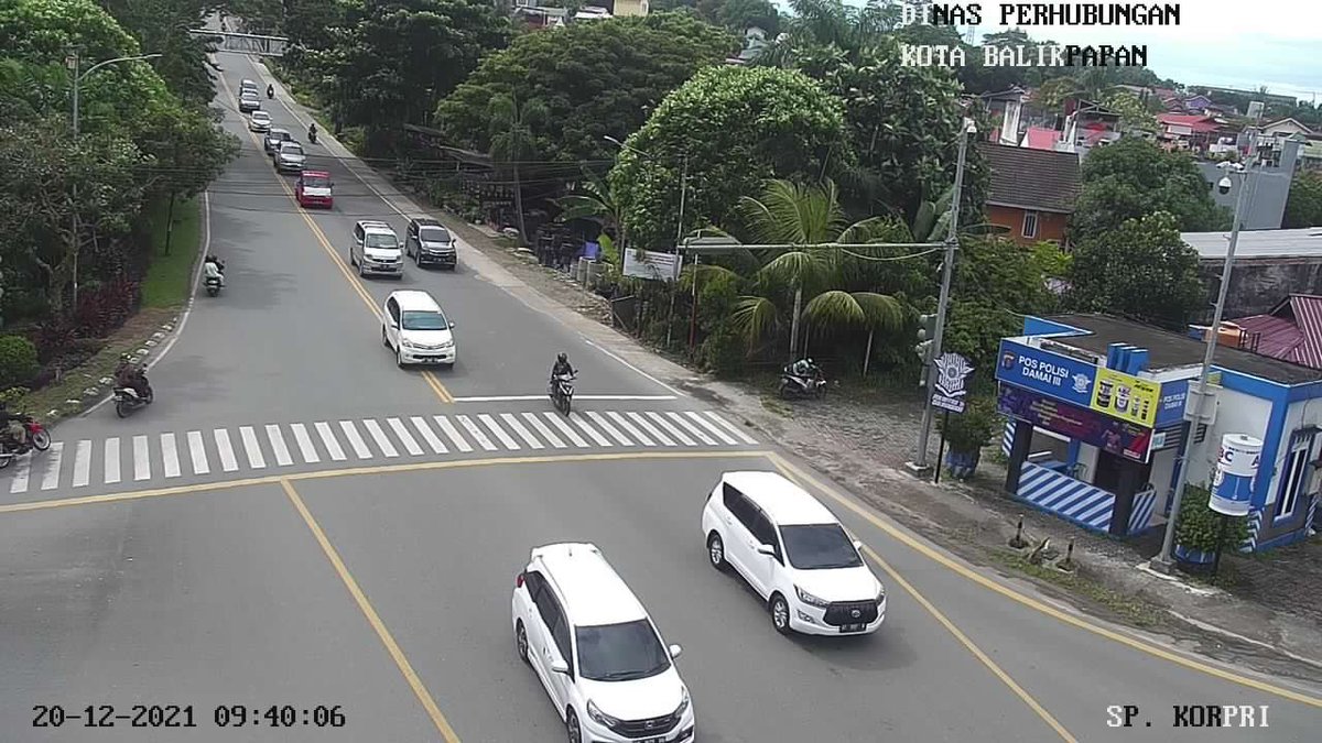 Dishub_Bpn's tweet photo. Senin (20/12/2021) Pukul 09 : 40 WITA, Situasi Lalu Lintas Simpang KORPRI terpantau ramai &amp; lancar, dihimbau kepada pengguna jalan agar tetap berhati-hati dalam Mengemudikan Kendaraan anda, Konsentrasi serta Utamakan Keselamatan bukan Kecepatan.#infolalinbpn https://t.co/BGmuwm7coB