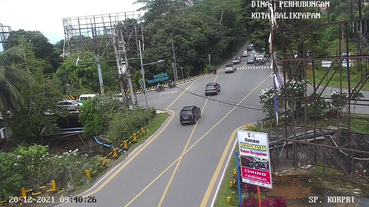 Dishub_Bpn's tweet photo. Senin (20/12/2021) Pukul 09 : 40 WITA, Situasi Lalu Lintas Simpang KORPRI terpantau ramai &amp; lancar, dihimbau kepada pengguna jalan agar tetap berhati-hati dalam Mengemudikan Kendaraan anda, Konsentrasi serta Utamakan Keselamatan bukan Kecepatan.#infolalinbpn https://t.co/BGmuwm7coB