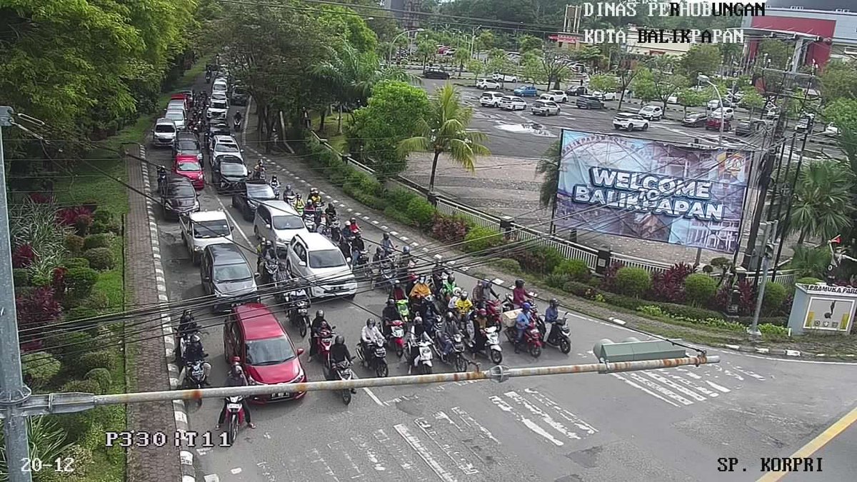 Dishub_Bpn's tweet photo. Senin (20/12/2021) Pukul 09 : 40 WITA, Situasi Lalu Lintas Simpang KORPRI terpantau ramai &amp; lancar, dihimbau kepada pengguna jalan agar tetap berhati-hati dalam Mengemudikan Kendaraan anda, Konsentrasi serta Utamakan Keselamatan bukan Kecepatan.#infolalinbpn https://t.co/BGmuwm7coB