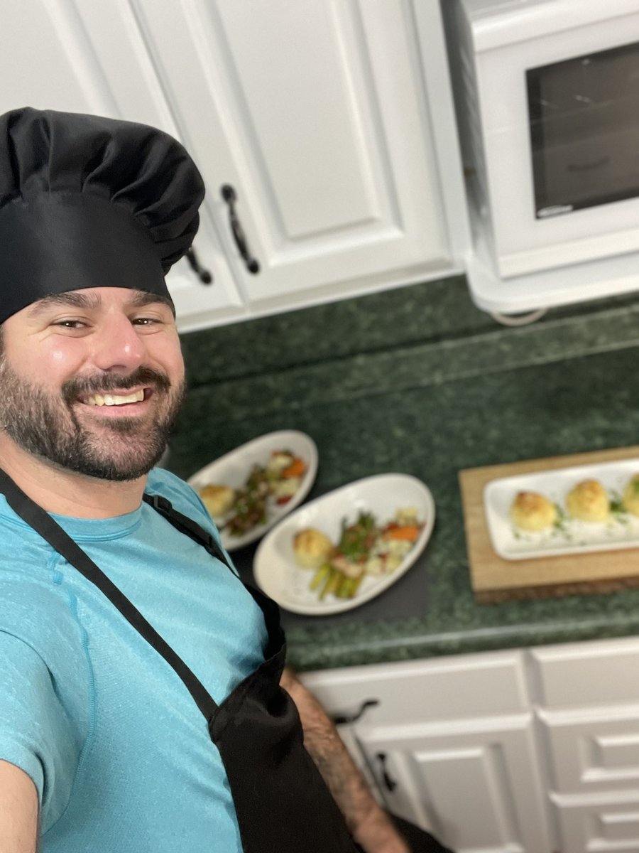 DuffPlate's tweet photo. @laurenmccuaig @ashleybrett A couple shots of me finishing up Round 2 of auditions #homecooking #homecook #duffplate #foodporn https://t.co/ZSyOtjR6qu