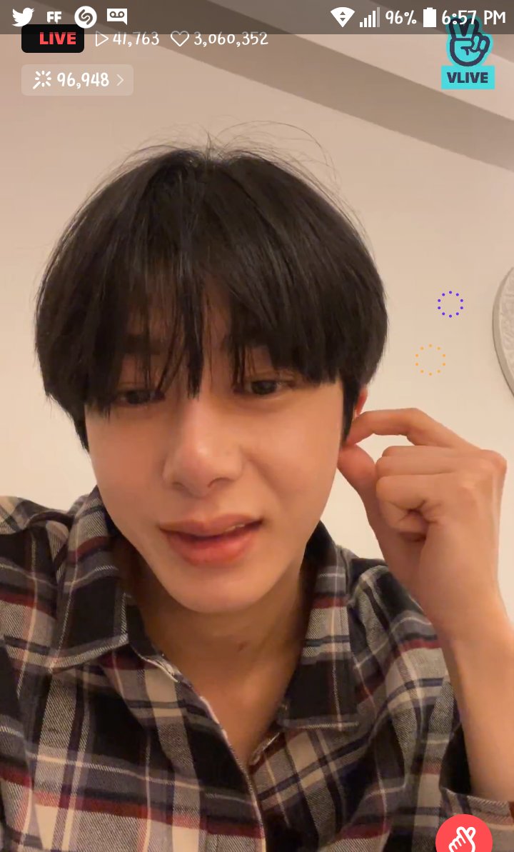 Janary_115's tweet photo. Mas fotos del Vlive de mi bebe💜. #MONSTA_X #monstax #MONBEBE #HyungWon #wonnie #VLIVE #idol #si #Miami #noche https://t.co/jP2wohNesG