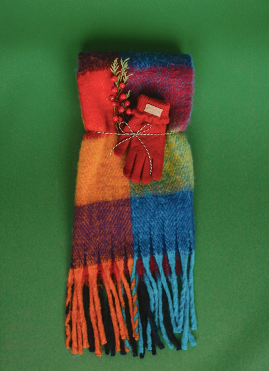 ShopBellissima's tweet photo. Everyone has a friend who’s always losing their scarves and gloves🧣
Early notice, our Boxing week sale starts tomorrow! Keep checking for the amazing deals!! 

Scarf / Alison Sheri / GSF20B
Gloves / KW Fashion / SBG2708 https://t.co/ipK9rnOkfv
