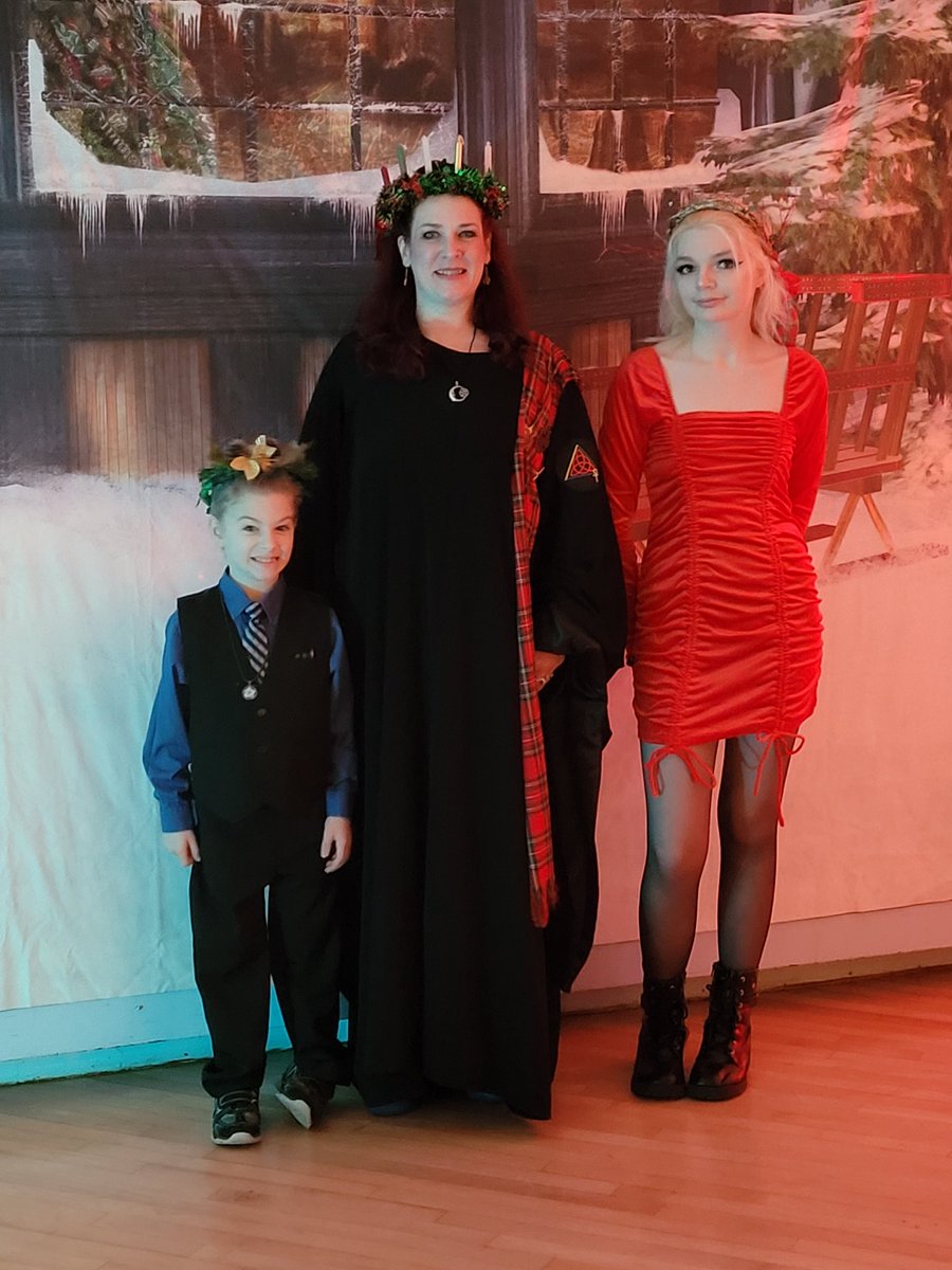 IrishRedSox77's tweet photo. Yuletide Blessings from my witchlets and I! #Yule2021 #CabotWitch #CKHT #CabotKentHermeticTemple #MamaWitch #Yule #Yuletide https://t.co/1dBeIaU4hT