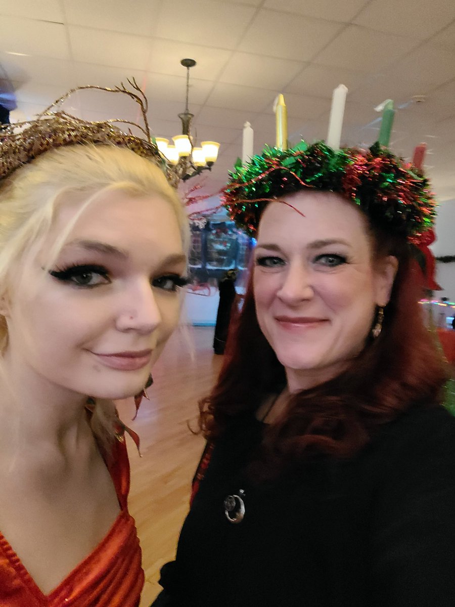 IrishRedSox77's tweet photo. Yuletide Blessings from my witchlets and I! #Yule2021 #CabotWitch #CKHT #CabotKentHermeticTemple #MamaWitch #Yule #Yuletide https://t.co/1dBeIaU4hT