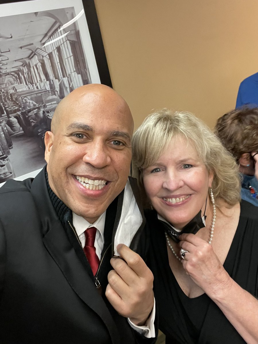 RepKeithAmmon's tweet photo. Senator Corey Booker just headlined a Democrat fundraiser in NH a week ago. Several hundred were in attendance. Lots of maskless pics were taken with him. Now he has the virus even though he's fully vaxxed! https://t.co/uIkdzTaVcr