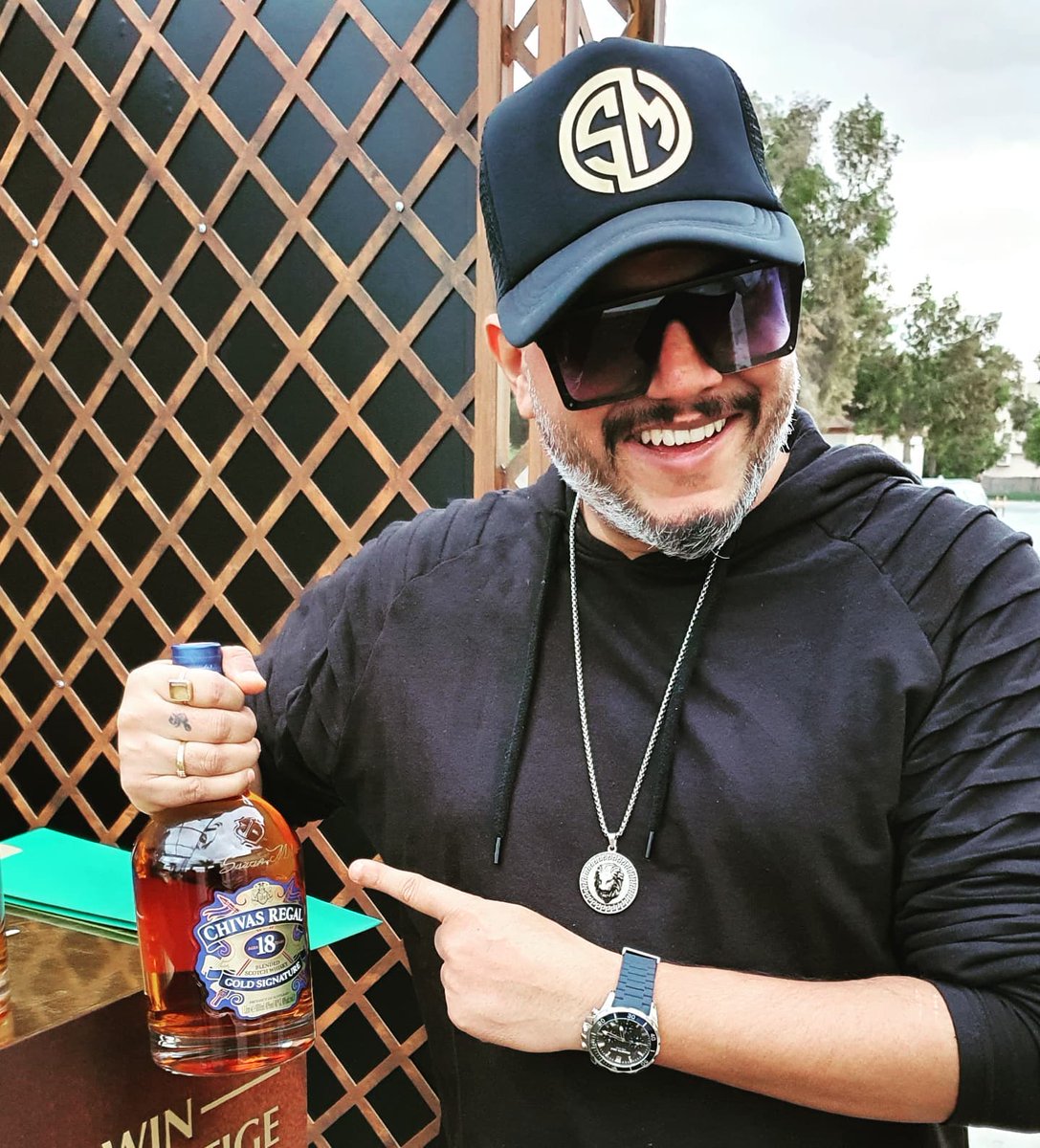 sawanmehra's tweet photo. CARVING MY NAME "SAWAN MEHRA"  ON CHIVAS 18 BOTTLE 
#sawanmehra #sawanmehravlogs #sawanentertainment #sawanplanner #sawanaayahai #partytime #chivas18 #chivasregal #chivas #baracudabeachresort #uae🇦🇪 #dxblife🇦🇪 #weekend #frinds #foodlover https://t.co/Chfl7ySk1E