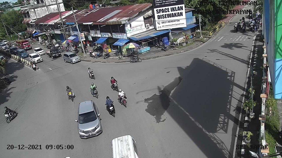 Dishub_Bpn's tweet photo. Senin (20/12/2021) Pukul 09 : 04 WITA, Situasi Lalu Lintas Simpang RAPAK terpantau ramai &amp; lancar, dihimbau kepada pengguna jalan agar tetap berhati-hati dalam Mengemudikan Kendaraan anda, Konsentrasi serta Utamakan Keselamatan bukan Kecepatan.#infolalinbpn https://t.co/0BAxnfIZVW