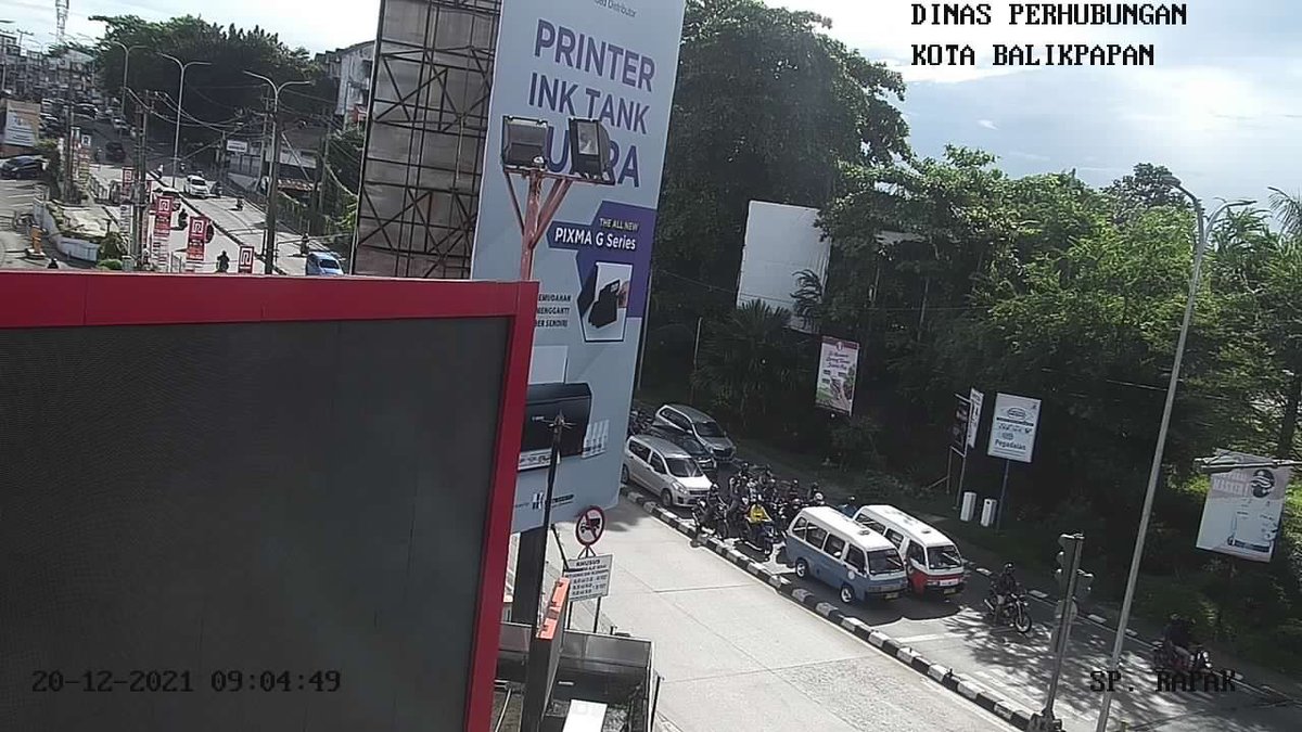 Dishub_Bpn's tweet photo. Senin (20/12/2021) Pukul 09 : 04 WITA, Situasi Lalu Lintas Simpang RAPAK terpantau ramai &amp; lancar, dihimbau kepada pengguna jalan agar tetap berhati-hati dalam Mengemudikan Kendaraan anda, Konsentrasi serta Utamakan Keselamatan bukan Kecepatan.#infolalinbpn https://t.co/0BAxnfIZVW