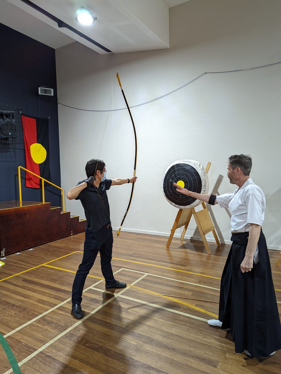 CGJapanSydney's tweet photo. Impressed to observe many Australians practicing Kyudo (Japanese archery) in Sydney for #Japanaroo Open Door🎯 I enjoyed trying to pull a bow for the very first time❗ Sydney Kyudo Kai trains their members on the 1st & 3rd Sunday every month in Leichardt.
https://t.co/aiTiTQakzC https://t.co/0StD9yw3oQ