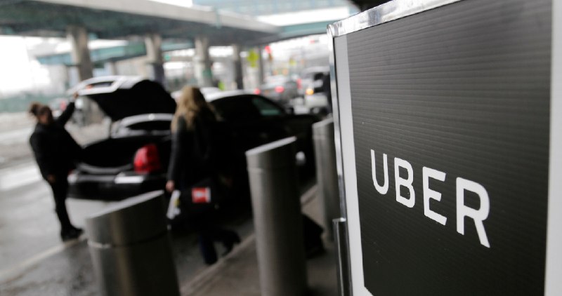 SinEmbargoMX's tweet photo. "Infla precios en CdMx" | Usuarios vuelven tendencia a Uber México: cobra miles de pesos por viajes cortos 
 https://t.co/58lIcBqak9 https://t.co/VNafdOpM6v
