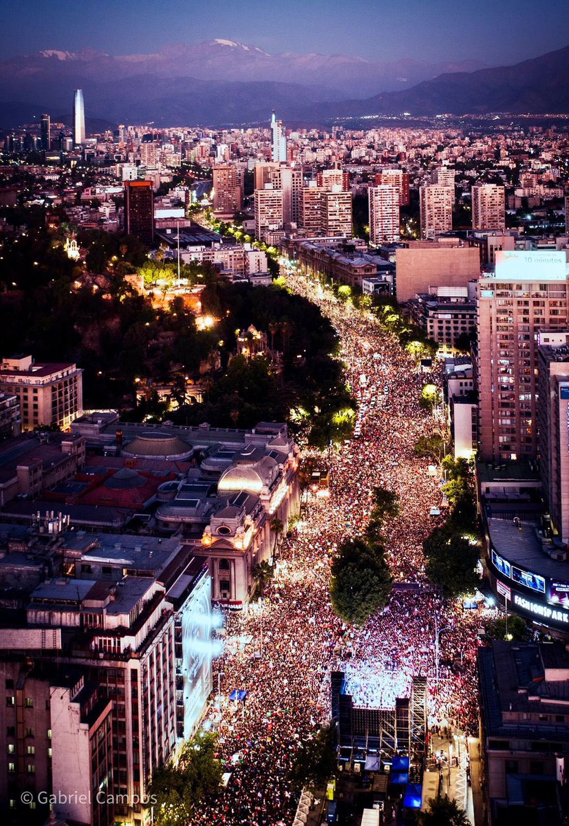jechulazcano's tweet photo. Esto es hermoso, todo el esfuerzo valió la pena. Con todo en contra, lo hicimos y la esperanza la ganó al miedo. Emoción es poco decir. Viva mi Chile! 🌳❤️ #BoricPresidentedeChile #BoricPresidente #BoricPresidente2022 https://t.co/ocTfuULdiM