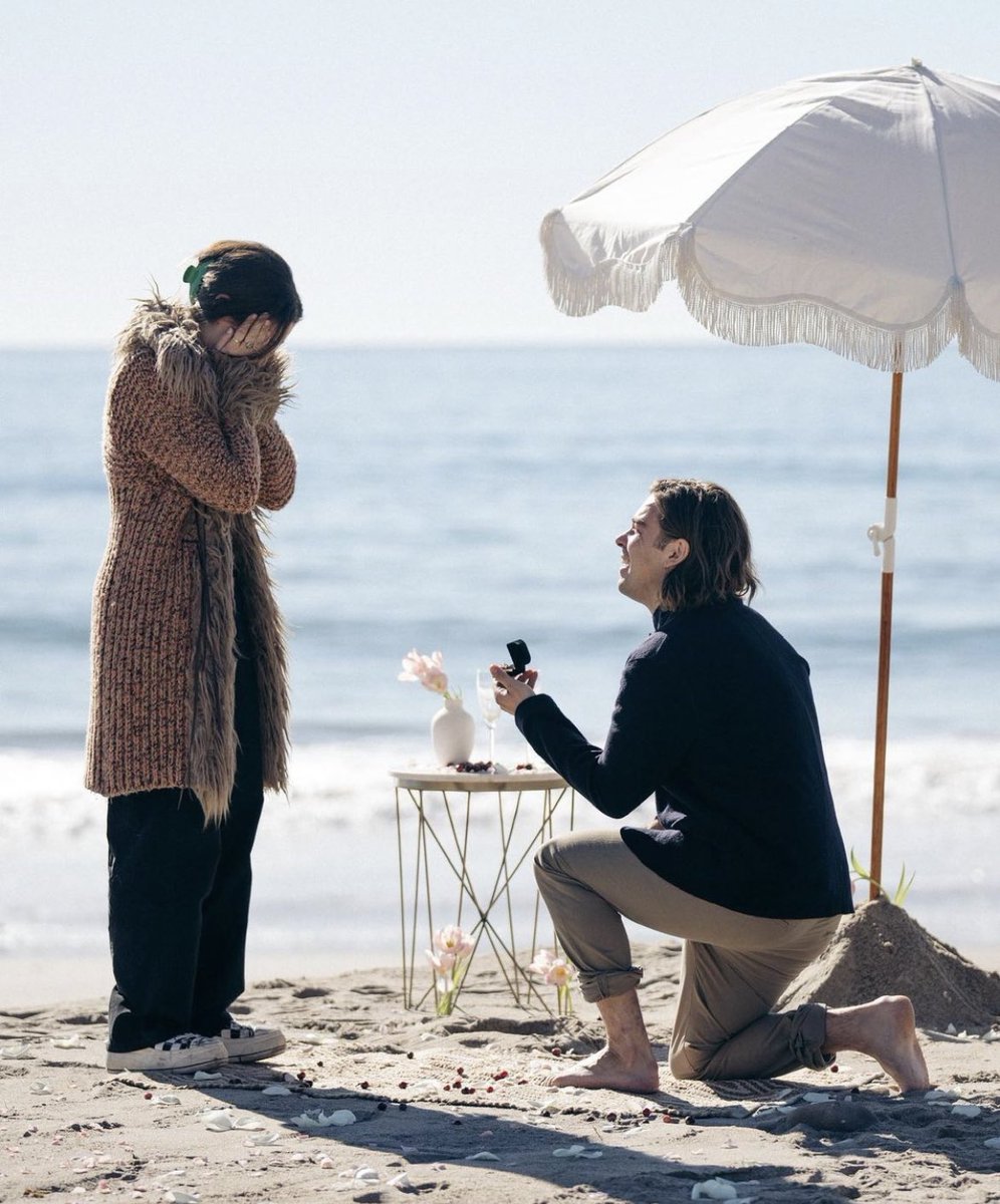 peteconIan's tweet photo. EVERYBODY SHUT THE FUCK UP, CODY PROPOSED TO KELSEY https://t.co/8d8RfZtkoC