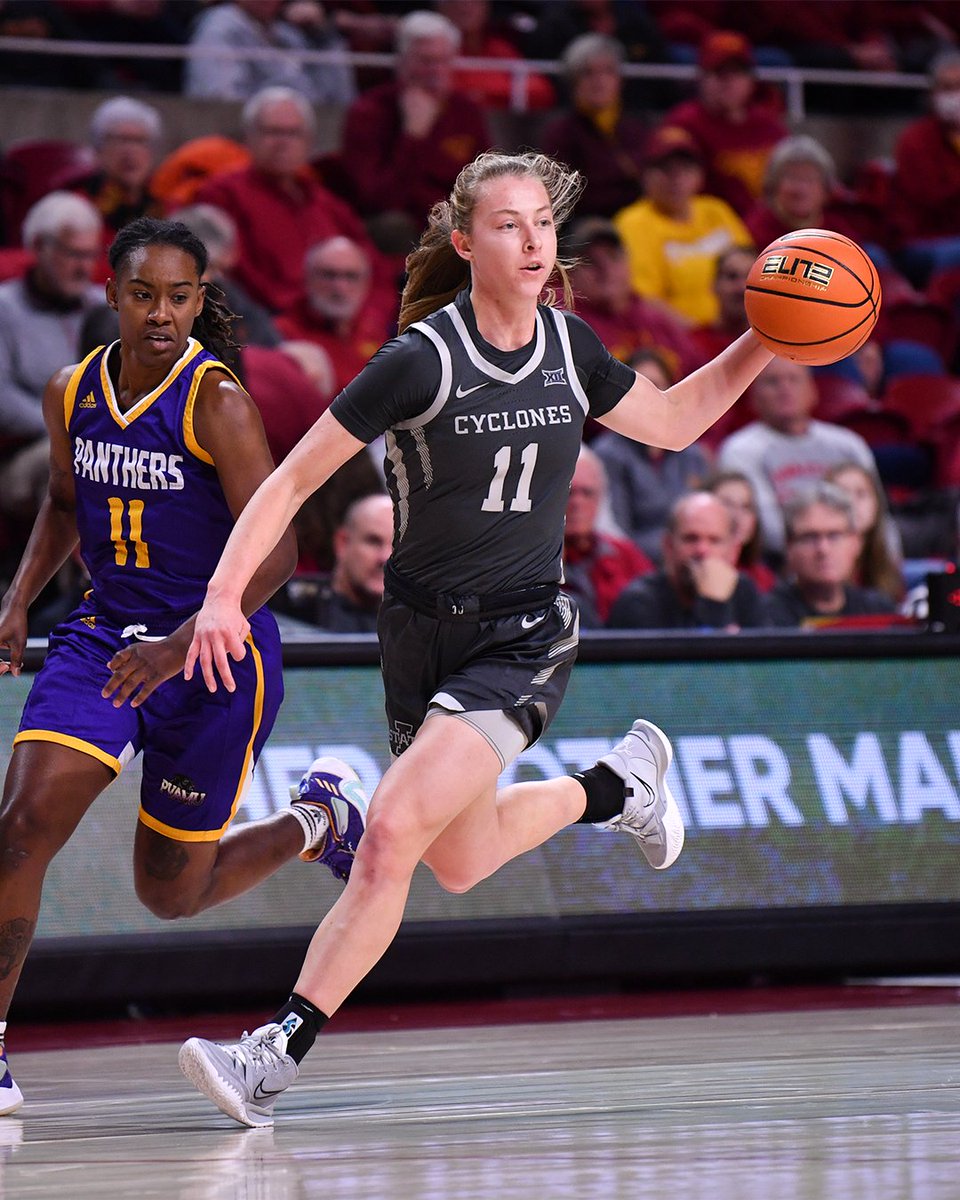 CycloneWBB's tweet photo. Emily Ryan's stat line tonight 🔥

12 pts. / 15 ast. / 5 rbs. / 2 blks. / 1 stl.

... and ZERO turnovers 😏

🌪🏀🌪 https://t.co/bUxxBkDtxC