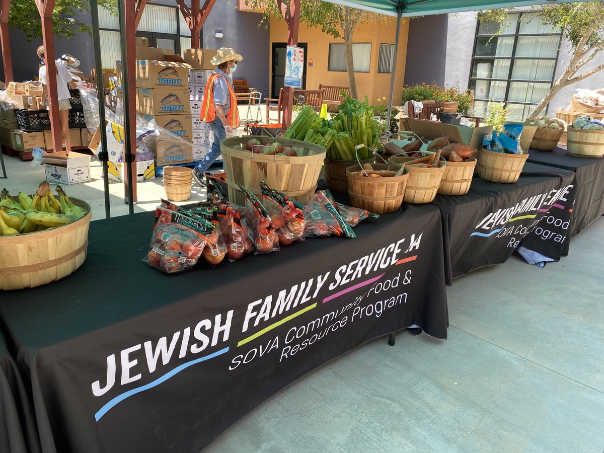 LAFoodBank's tweet photo. Our Extra Helpings Program routes perishable and other donated food from grocery stores and other local sources to our Agency Partners. This month's Extra Helpings Agency of the Month is the Jewish Family Service of Los Angeles SOVA West Community Food &amp; Resource Program! https://t.co/odnFrxUnxb