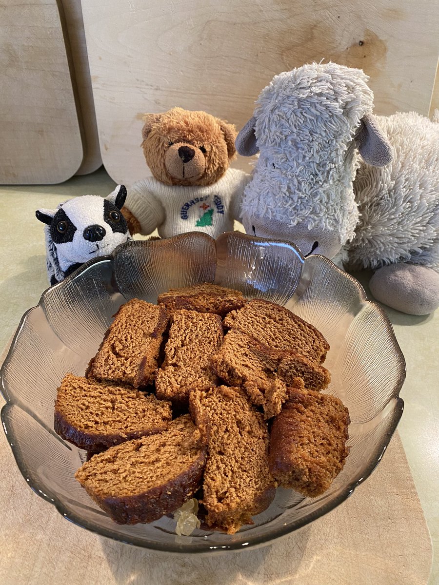 Place on top of the base and add another 6 tablespoons of ginger wine and press down…#ChristmaswithBella #MasterChefSheep
