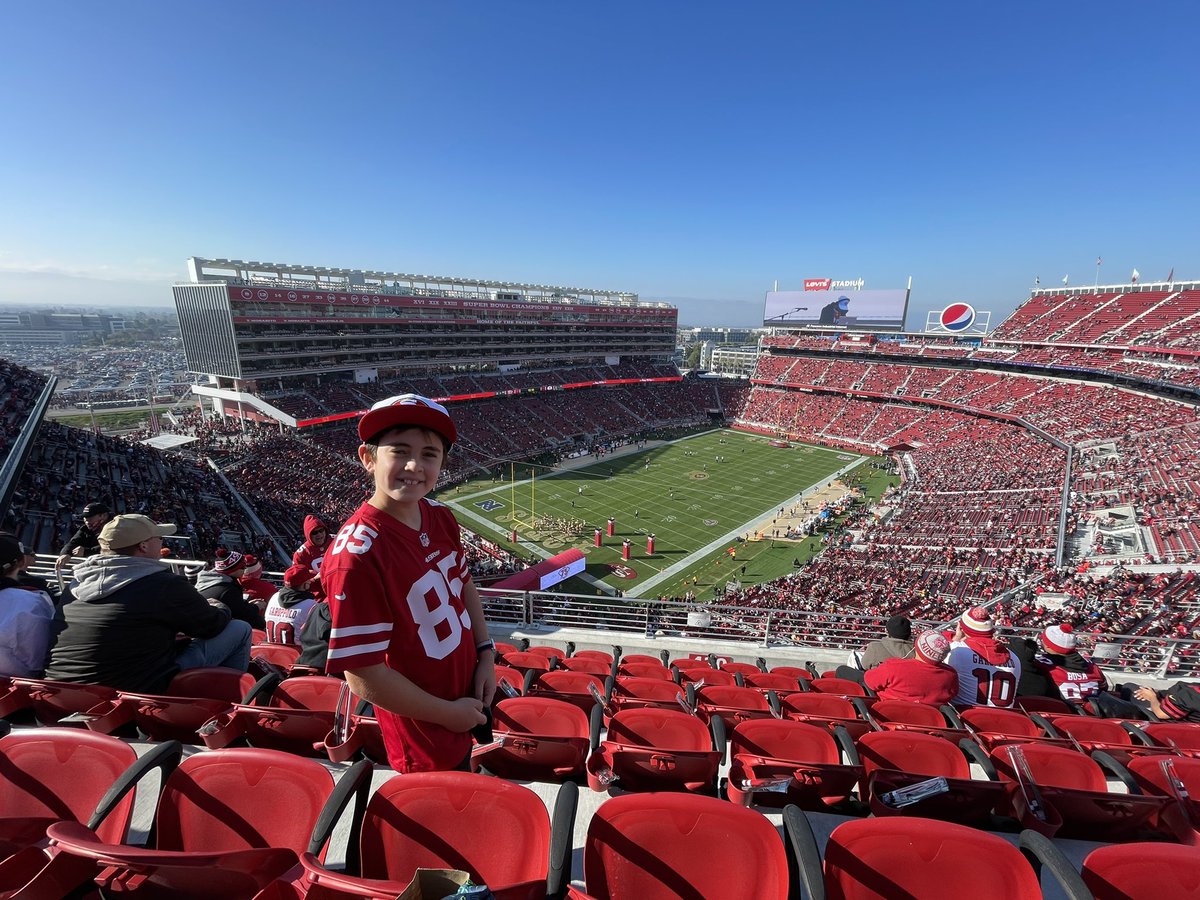 vjsandel's tweet photo. First #49ersfootball game @LevisStadium #FTTB @EthanMutchnik https://t.co/689d7YUSsh