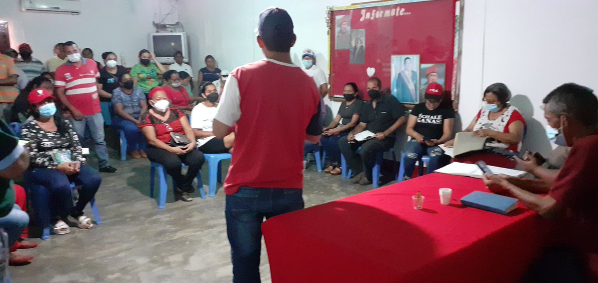 RgPsuv's tweet photo. #Ahora Reunión de trabajo con los Jefes y Jefas de UBCH y de comunidades para girar lineamientos con miras a seguir trabajando por el #Apure #GrandeProsperoYProductivo 
@eduardopiate2 https://t.co/0PhHo9RgYP