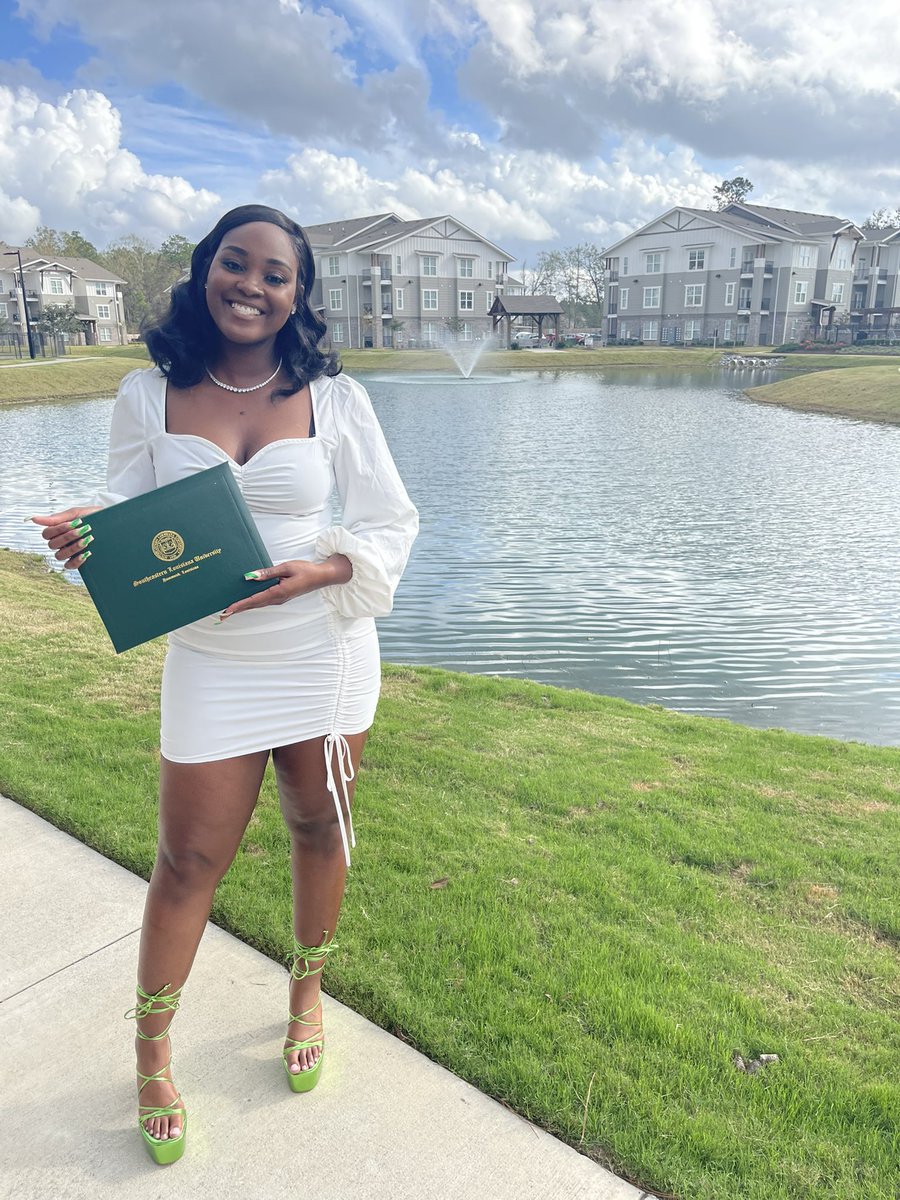 __KyMonet's tweet photo. BACHELORS OF SCIENCE IN NURSING ✅✅✅ Kyla Williams, BSN https://t.co/OD5zY0jI1x