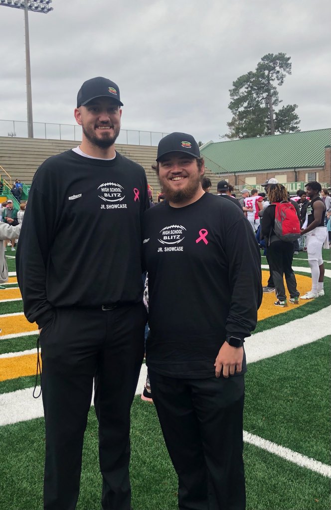 CoachQuinn19's tweet photo. Had a great time back on the field with @CoachD_Quinn ! 24-7 #MTPF https://t.co/hXdALiKnJ7