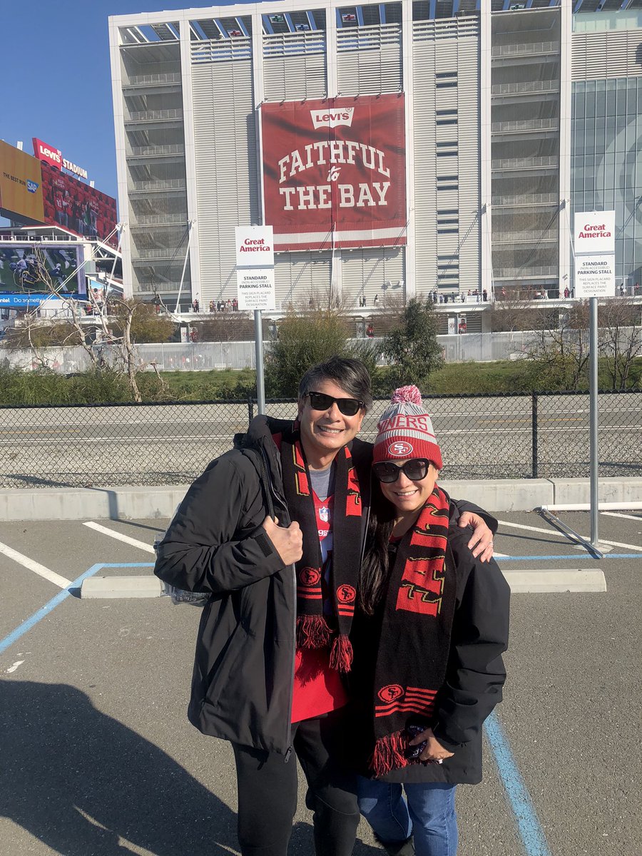 FaulveMaria's tweet photo. Let’s go Niners! @49ers @49ersCommunity #49erGameDay #LetsGoNiners #49erFaithfuls #SFNiners #FaithfulToTheBay https://t.co/nv0Z2m0n14