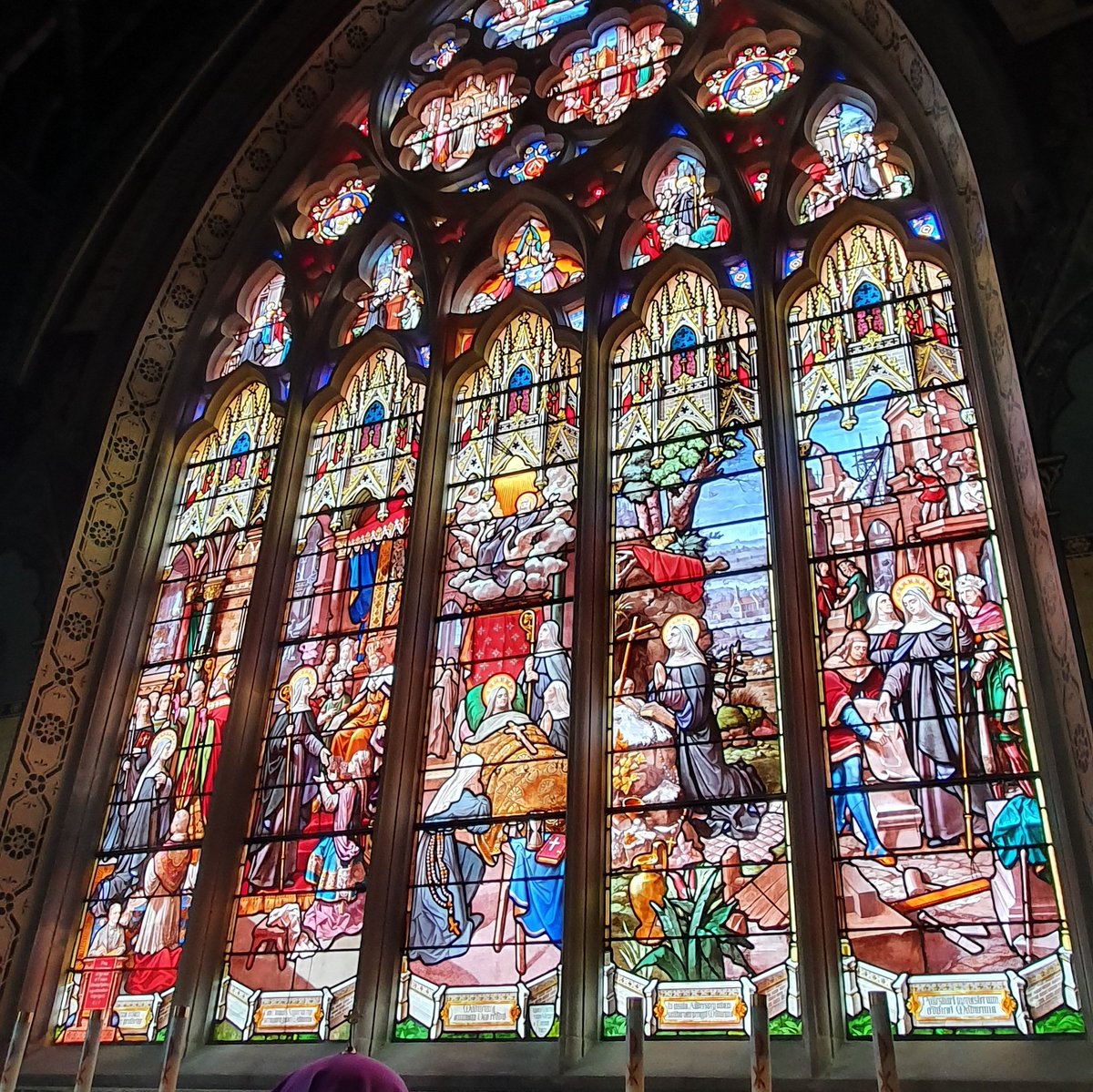 ArkStainedGlass tweet picture