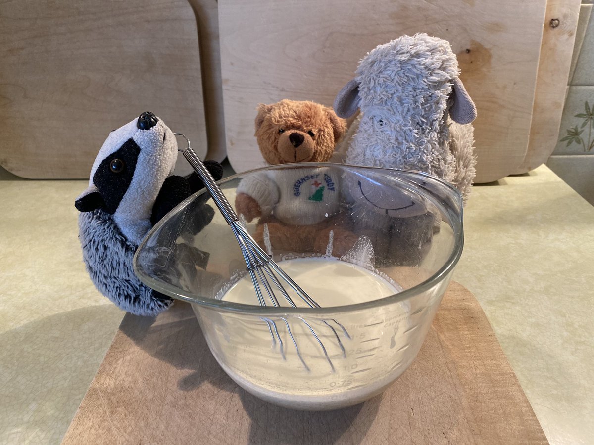 When the custard is fully set whip approx 300ml of whipping cream into a frenzy until it thickens and the whisk leaves peaks of cream when removed…#ChristmaswithBella #MasterChefSheep