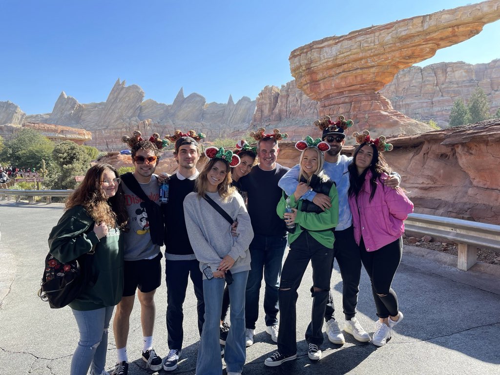 mjstephen's tweet photo. At Mickey’s house for the day 😀 https://t.co/3pkfBbpDDm